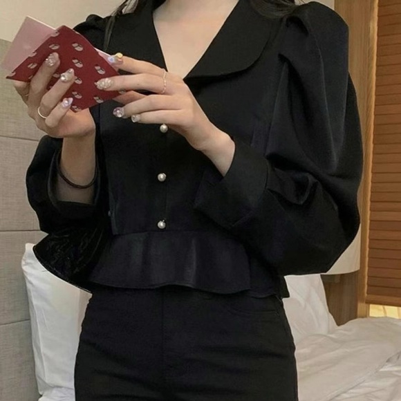 Bunny Flower Tops - Elegant Vintage Puff Sleeve Blouse – Black Pearl Button-Up Top. 95%new condition